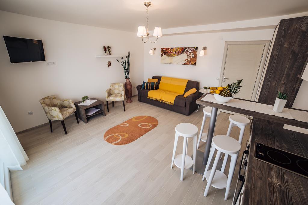 Apartments Harmonia Tivat Exterior photo